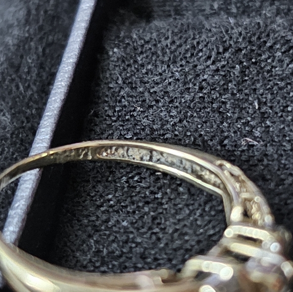 14k Solid Gold Vintage Diamond Ring - Picture 13 of 14